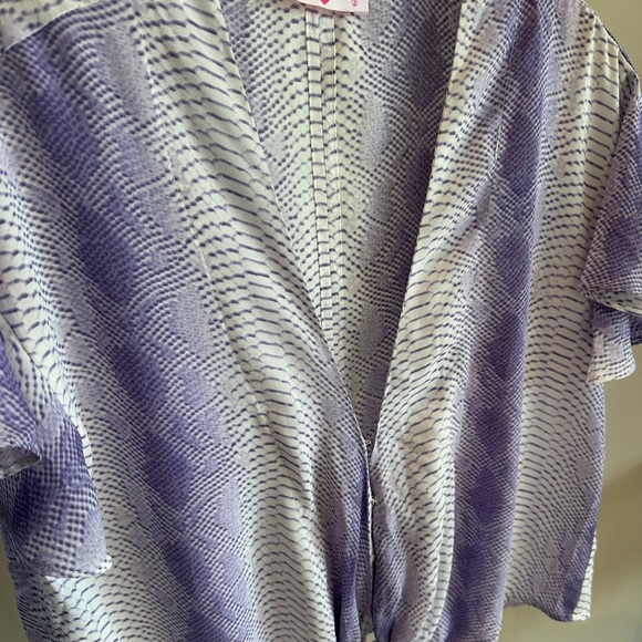 Buddy Love Women’s Cropped Top Purple Snake Print Tie Front Short Sleeve Size S - Picture 2 of 7